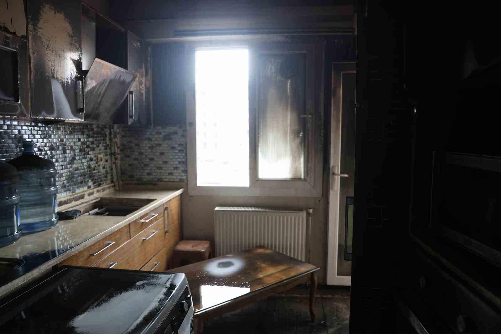 iscilerin kaldigi apartman dairesi alevlere teslim oldu 4 SBuDbtIX