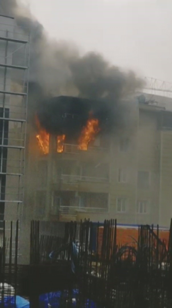 iscilerin kaldigi apartman dairesi alevlere teslim oldu 5 I1iE81fM