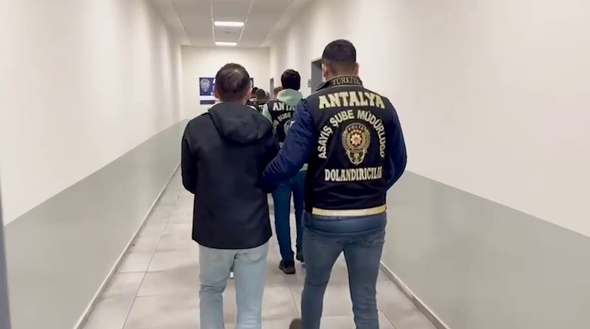 İşe alma vaadiyle 250 bin lira dolandırdılar 4 ise alma vaadiyle 250 bin lira dolandirdilar 0 LjL1VPLy