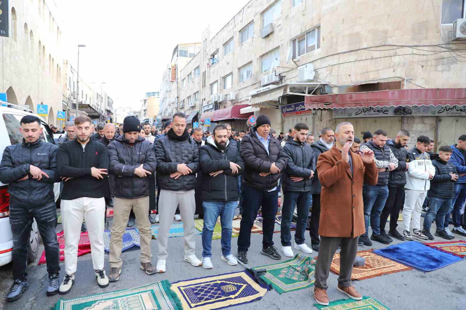 isgal altindaki dogu kuduste muslumanlar bayram namazini sokakta kildi 0 yeFeMD5B