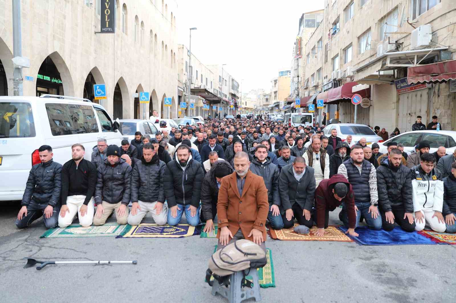 isgal altindaki dogu kuduste muslumanlar bayram namazini sokakta kildi 7 STILbyd5