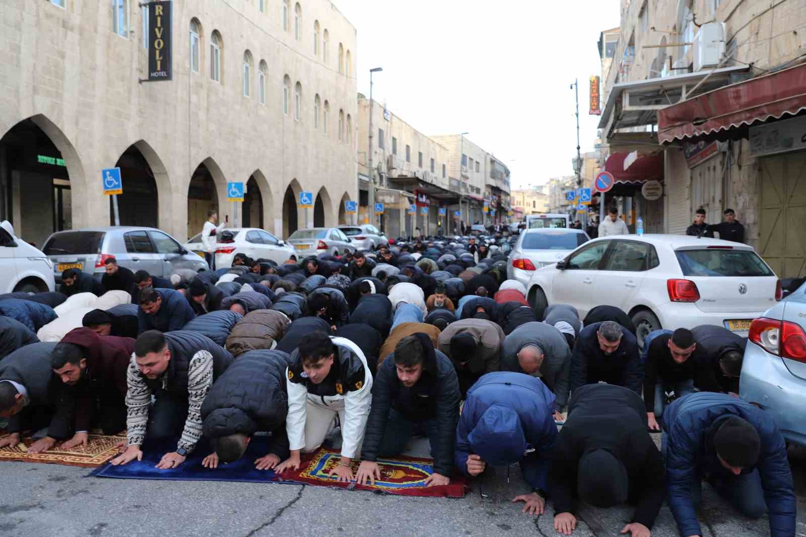 isgal altindaki dogu kuduste muslumanlar bayram namazini sokakta kildi 8 kNGbcwmK