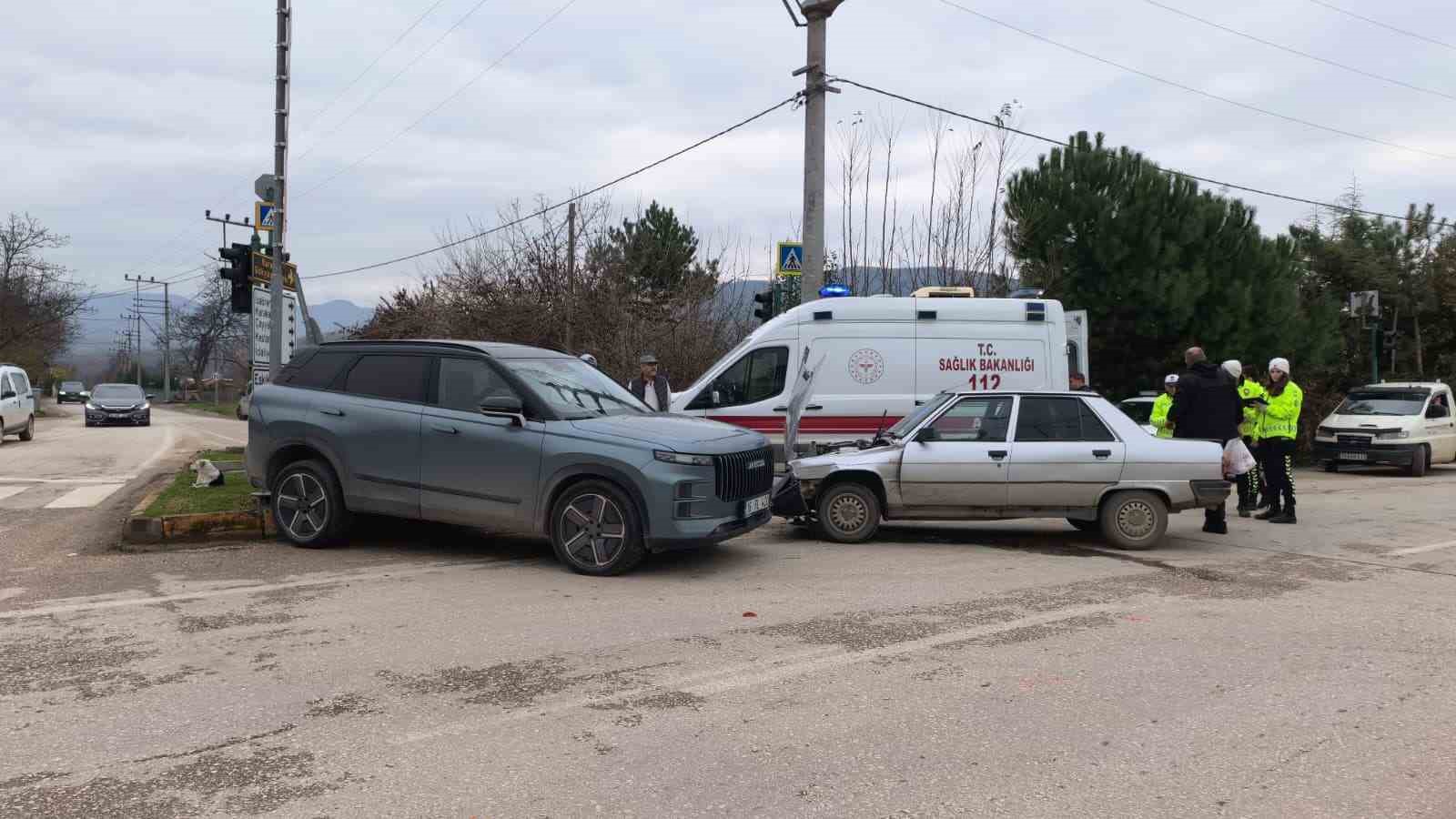 isik ihlali kaza getirdi 2 yarali 4 YvwzMHbQ