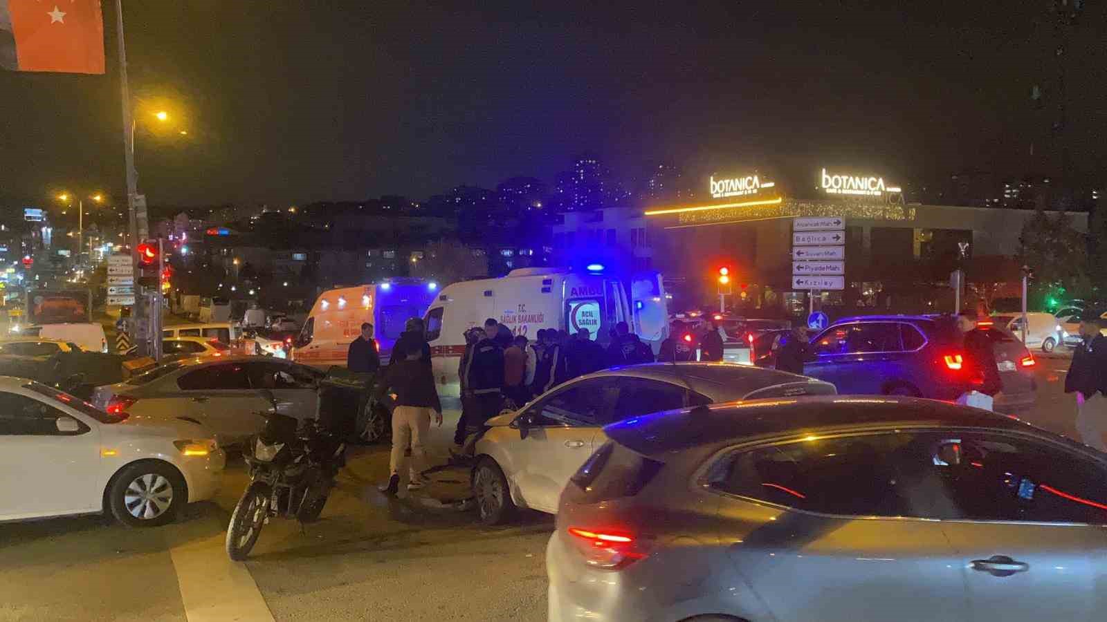 isik ihlali yapan otomobil iki motosiklete carpti 2 yarali 0 sTTNeN2J