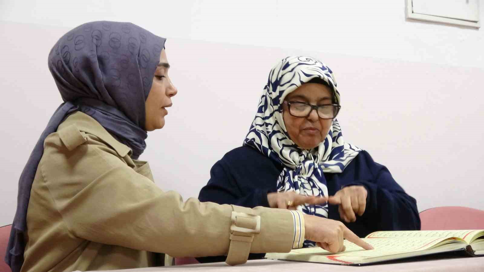 isitme engelli kadin kuran i kerimi bir ayda ogrendi 1 IK8p46az