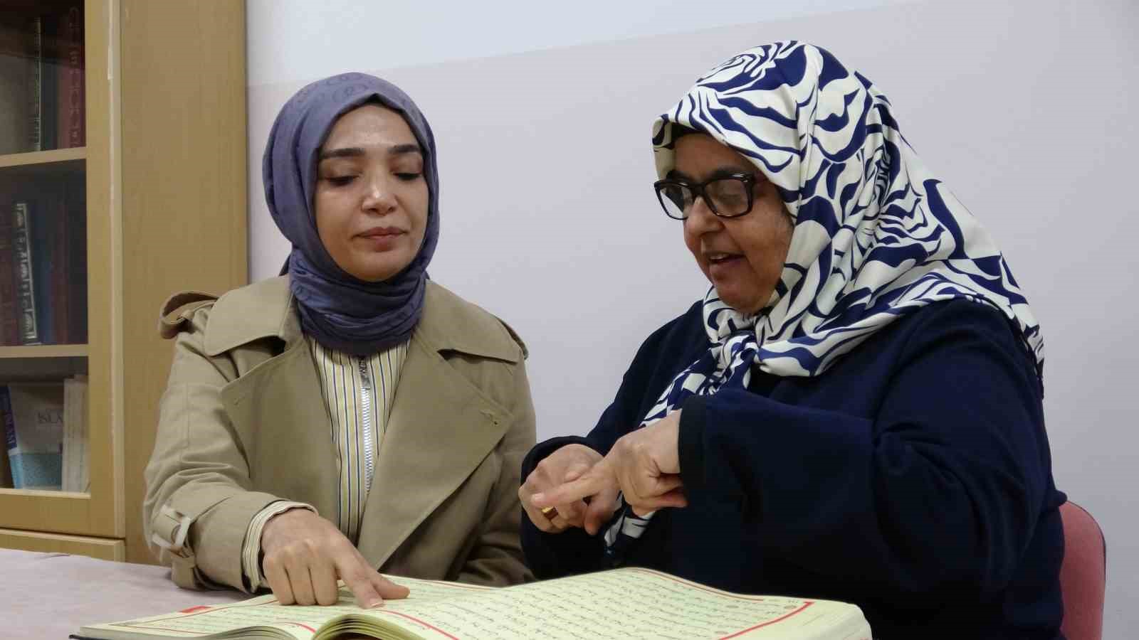 isitme engelli kadin kuran i kerimi bir ayda ogrendi 2 Hs6mbvBm