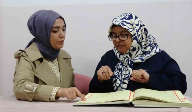 isitme-engelli-kadin-kuran-i-kerimi-bir-ayda-ogrendi-kYf9V2pS.jpg