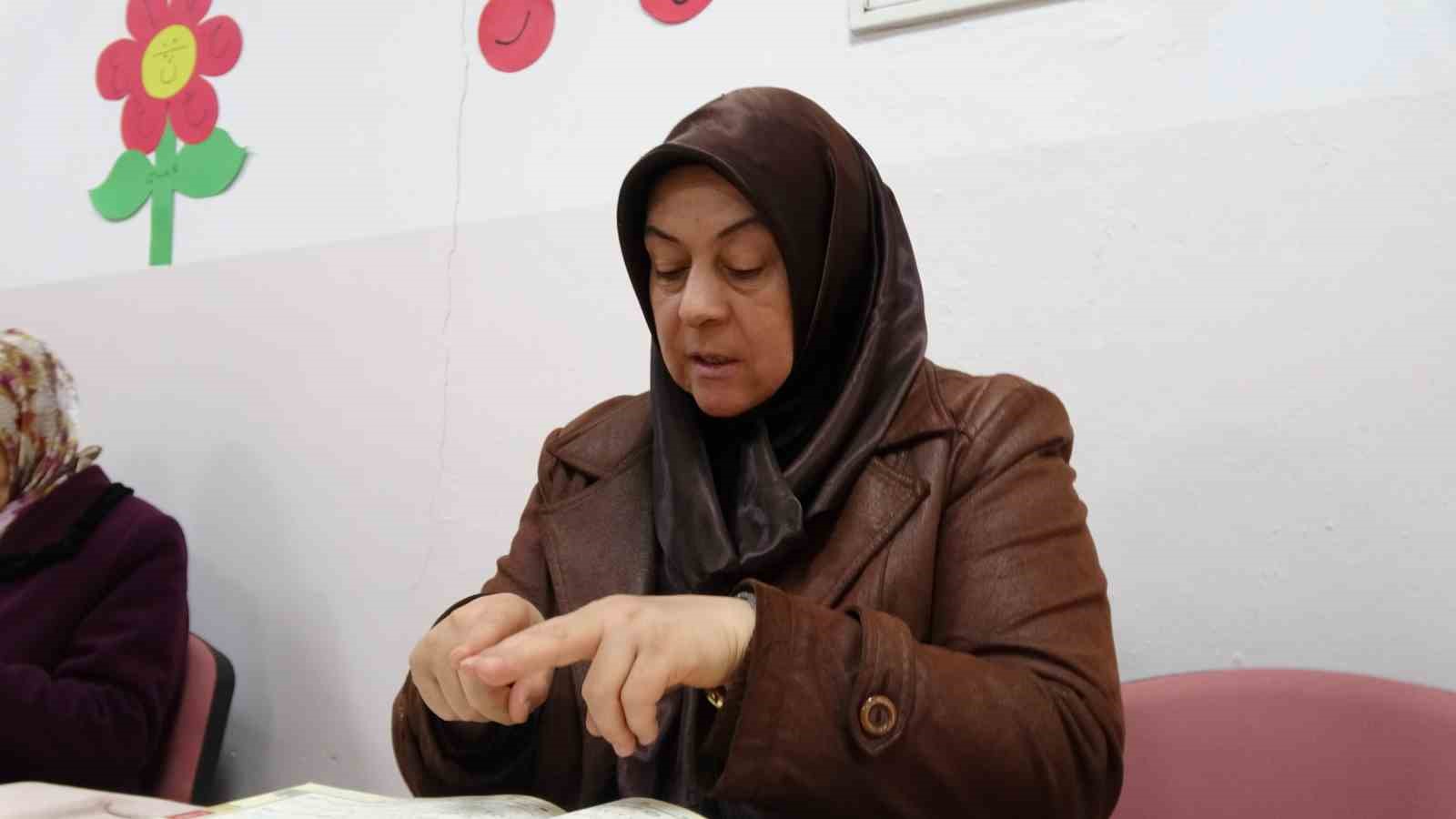 isitme engelli kadin kuran i kerimi isaret diliyle ogrendi 3 L4vWQXpj