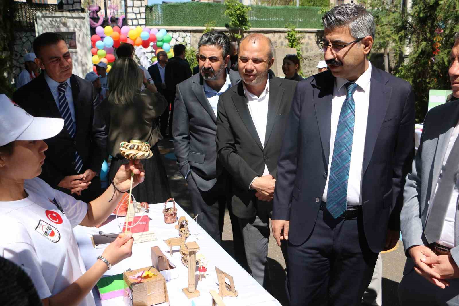 isitme ve gorme engelli ogrenciler bilim fuarinda hunerlerini sergiledi 4 TfW1nhgJ