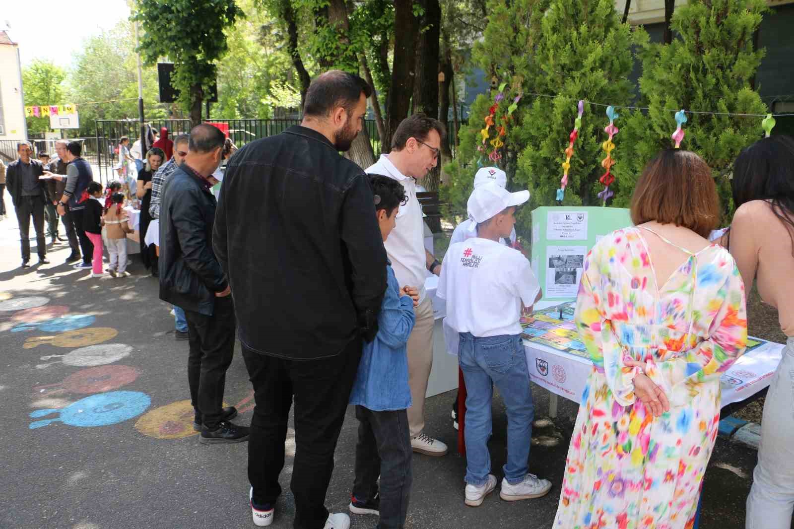 isitme ve gorme engelli ogrenciler bilim fuarinda hunerlerini sergiledi 9