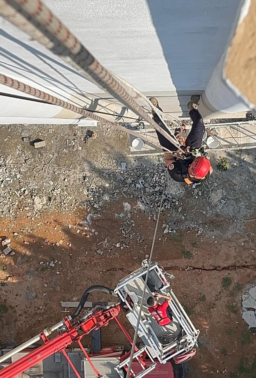 İskele düştü işçiler halatta asılı kaldı 5 iskele dustu isciler halatta asili kaldi 1 WBpfElay