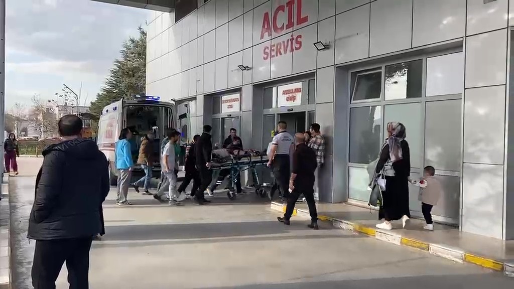 iskeleden dusen 2 isci yaralandi 0 rPcnyHkz