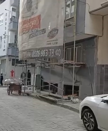 iskelenin-5-katindan-dusen-genc-isci-agir-yaralandi-JBV8AHvP.jpg