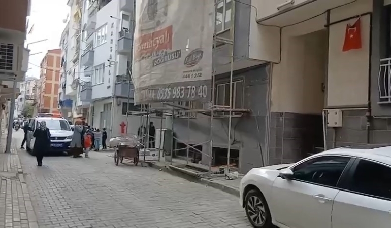 iskelenin-5-katindan-dusen-genc-isci-agir-yaralandi-JBV8AHvP.jpg