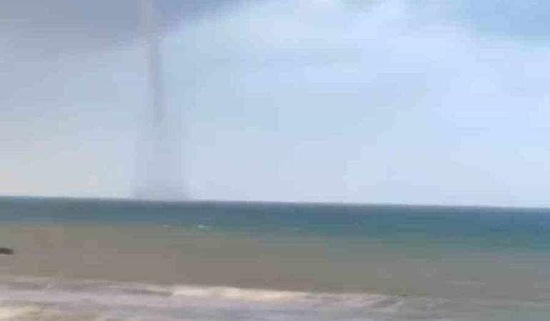 iskenderun-korfezinde-olusan-hortum-cep-telefonu-kamerasina-yansidi-kn6H4OkA.jpg