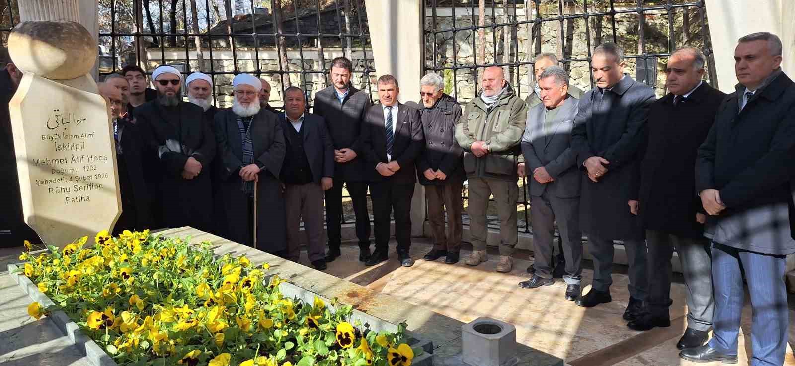 iskilipli atif hoca kabri basinda dualarla anildi 0 ZskNq5pN