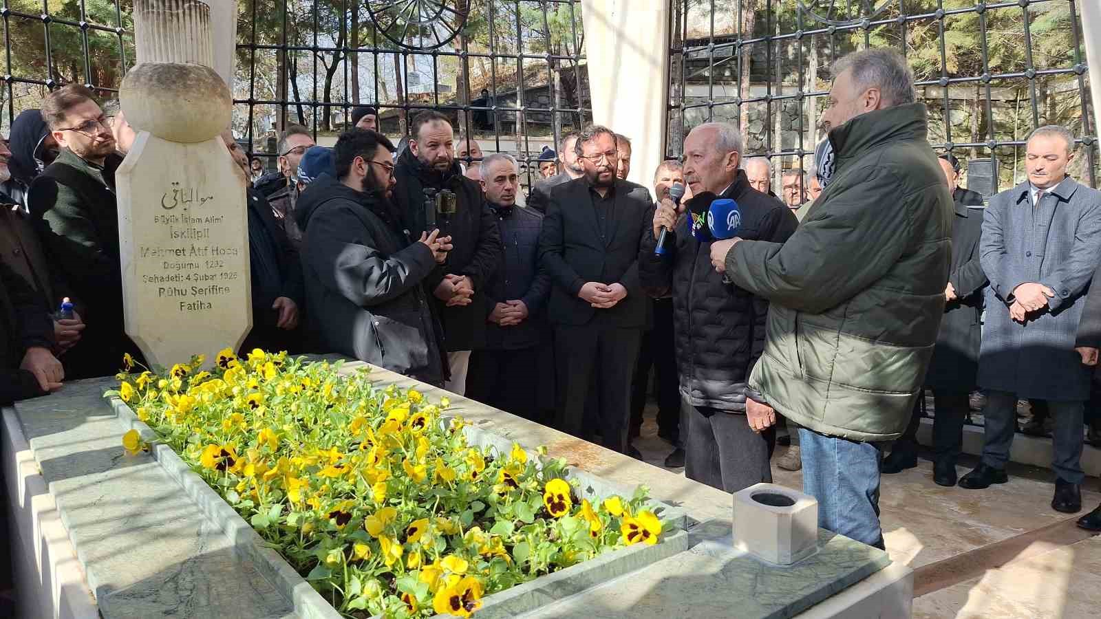 iskilipli atif hoca kabri basinda dualarla anildi 1