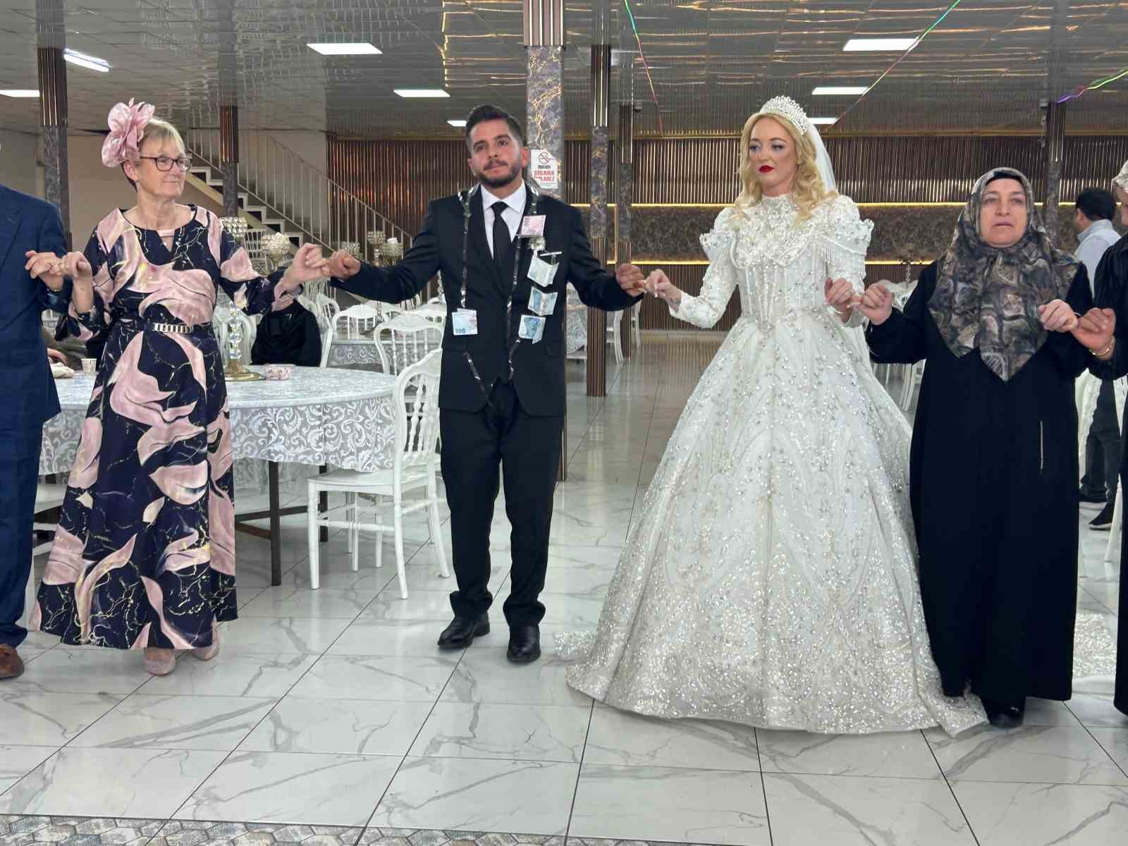iskocyali geline van usulu dugun 4 ZWatOH3O