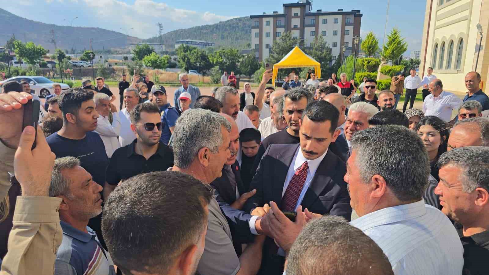 islahiye ilcesi kaymakam mehmet soyluya konvoy ve gozyaslariyla veda etti 1 sjI8EGCB