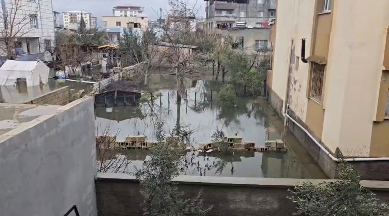 islahiyede saganak sonrasi ev ve tarlalari su basti 1 UDGSuFUz