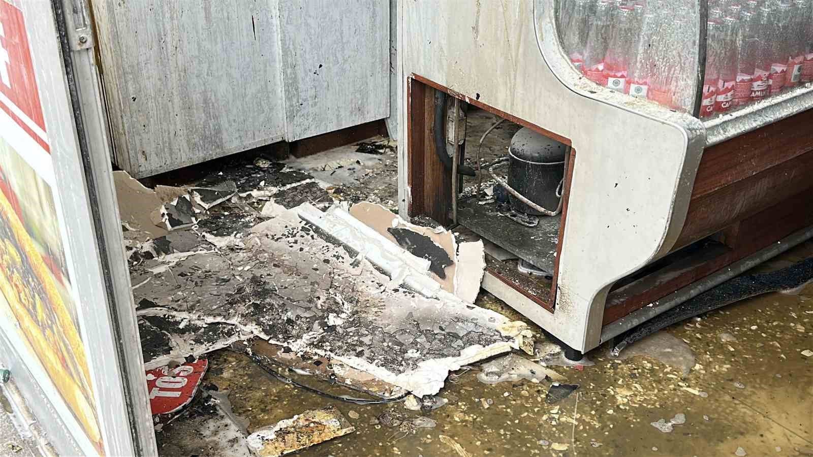 isletmeci disaridayken dukkaninda yangin cikti 6 4MyEJFlf