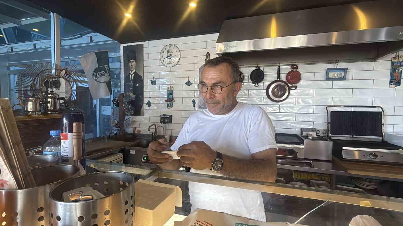 islettigi bufede 800 eserlik kutuphane kurdu 6