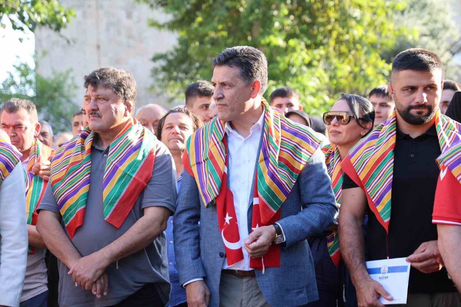 ismet atli karakucak guresleri sampiyonlar kortejiyle basladi 0 pUU7grWs