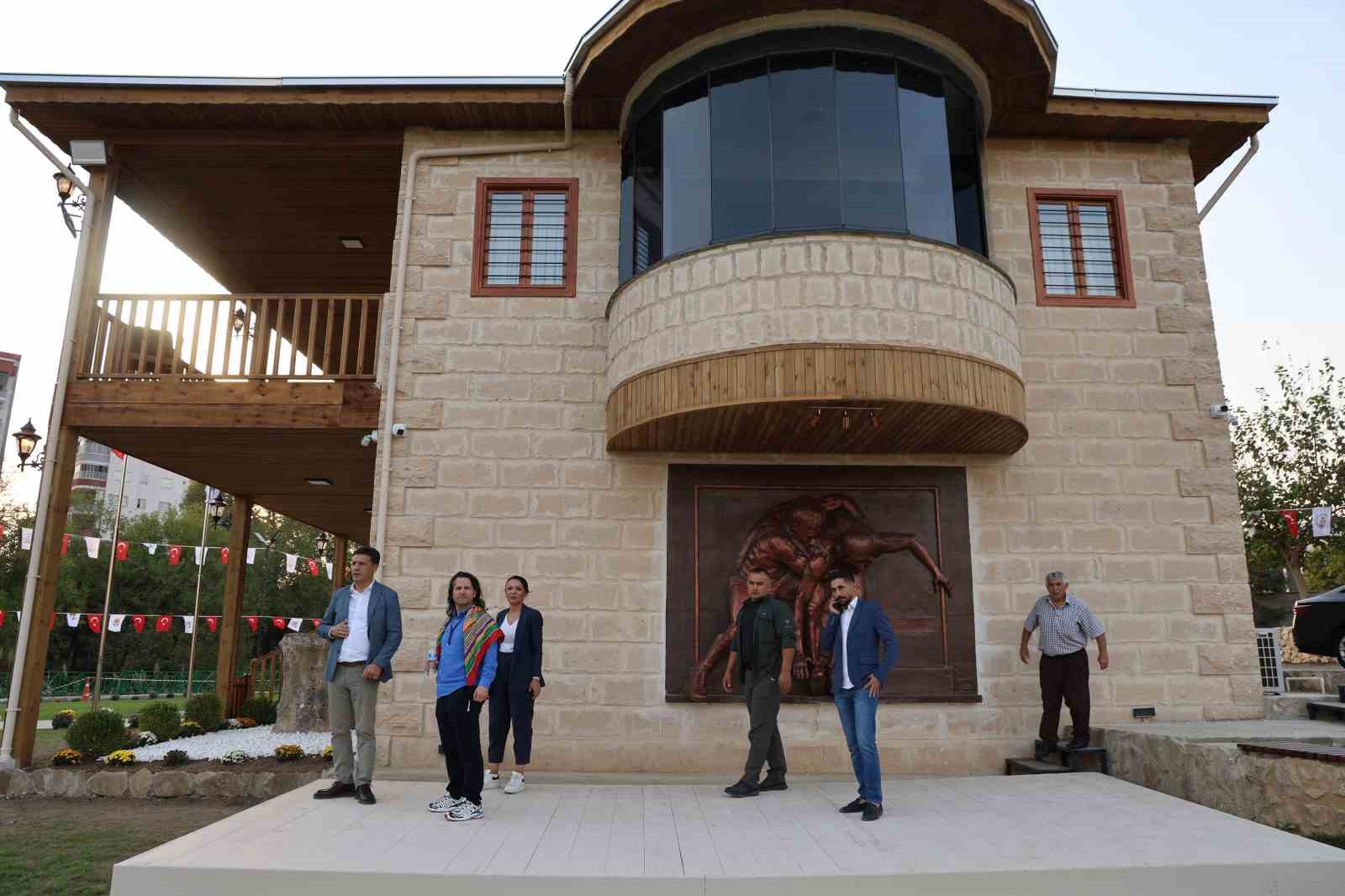 ismet atli karakucak guresleri sampiyonlar kortejiyle basladi 3 4eaqrkTE