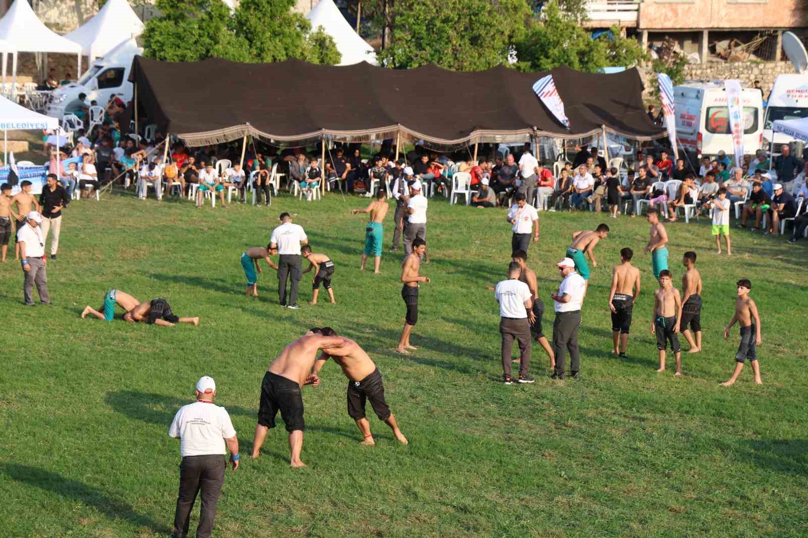 ismet atli karakucak gureslerini recep kara kazandi 5 mVAlmTNi