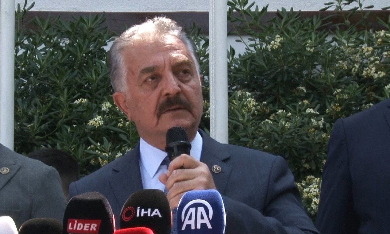 İsmet Büyükataman’dan Dervişoğlu’na sert tepki: "Emperyalizmin sandalında boşuna kürek çekmektedir" 4 ismet buyukatamandan dervisogluna sert tepki emperyalizmin sandalinda bosuna kurek cekmektedir 0 g7TwVHhR