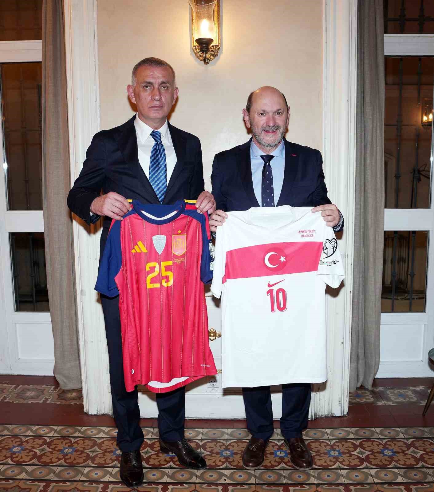 ispanya turkiye resmi mac yemegi duzenlendi 2 2zMCC4V5