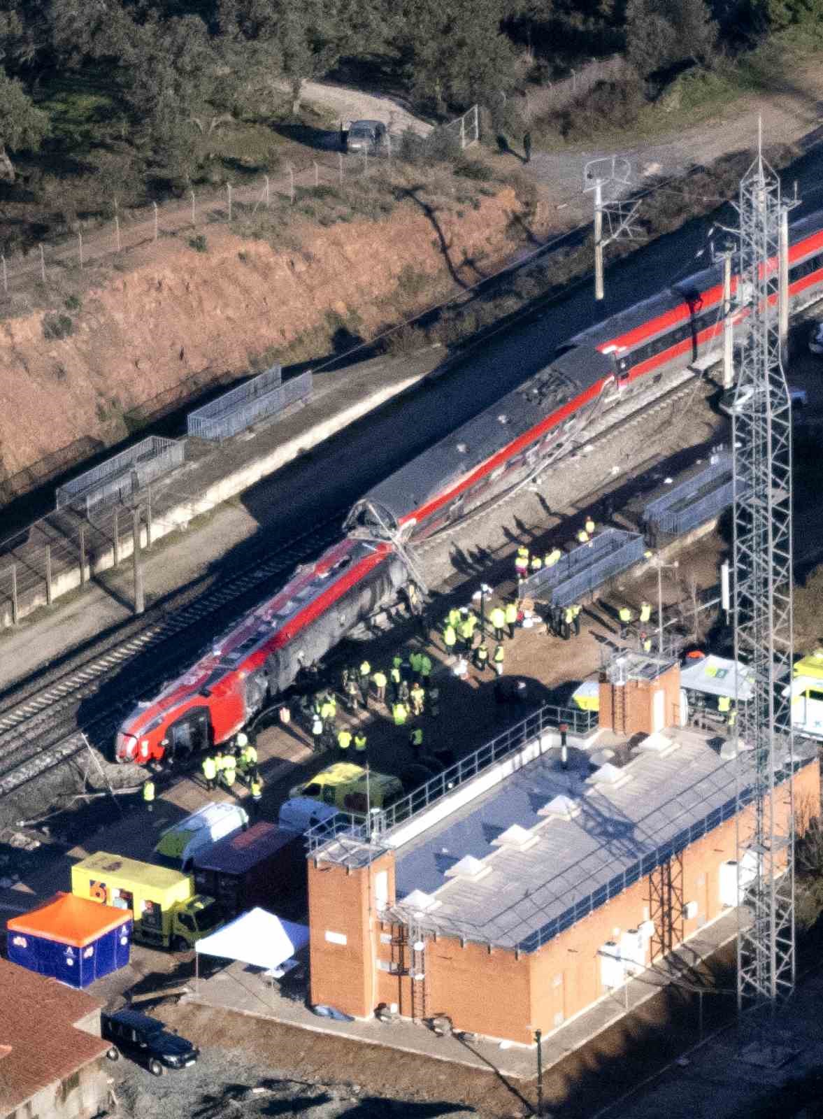 ispanyada hizli trenlerin carpistigi kazada olu sayisi 41 oldu 4