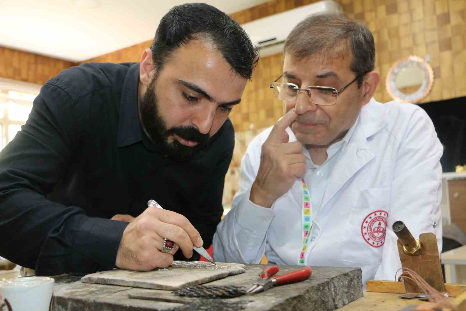 ispanyol turistler ab projesi kapsaminda diyarbakira geldi 6 DmugynfY