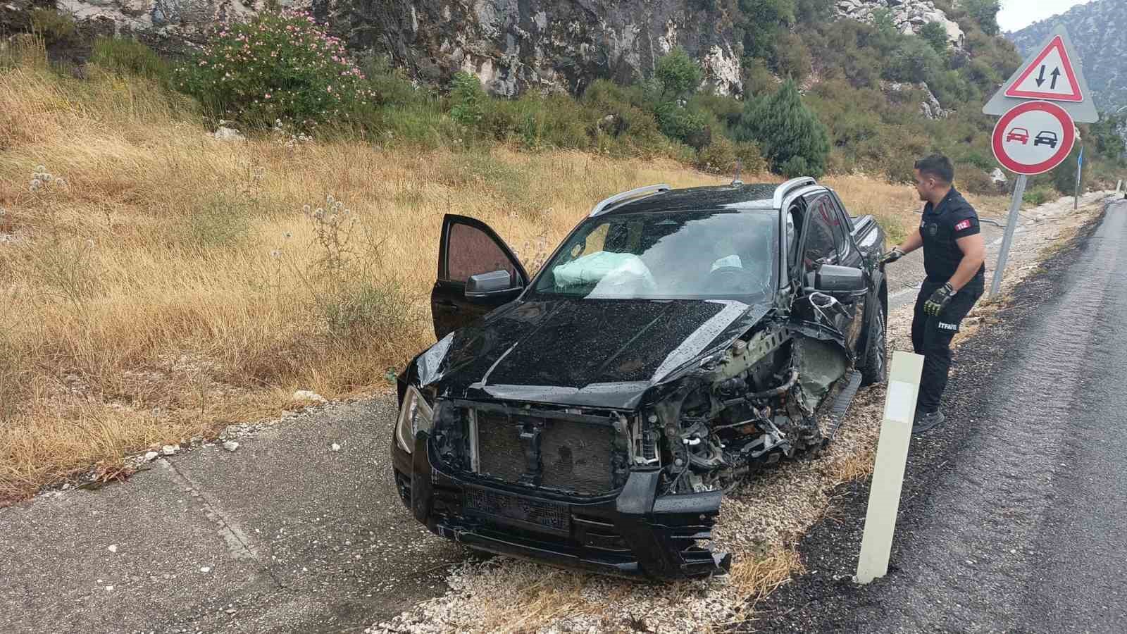isparta antalya kara yolunda otomobil ile pikap carpisti 4 yarali 0 rtBFylPy