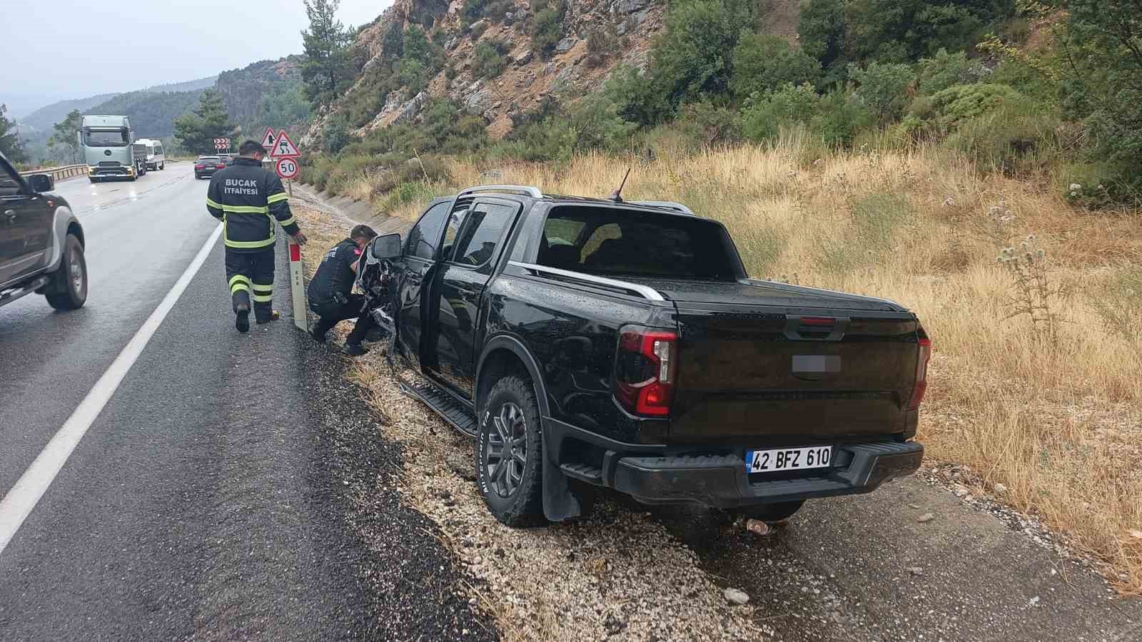 isparta antalya kara yolunda otomobil ile pikap carpisti 4 yarali 1 u3GrVfAP