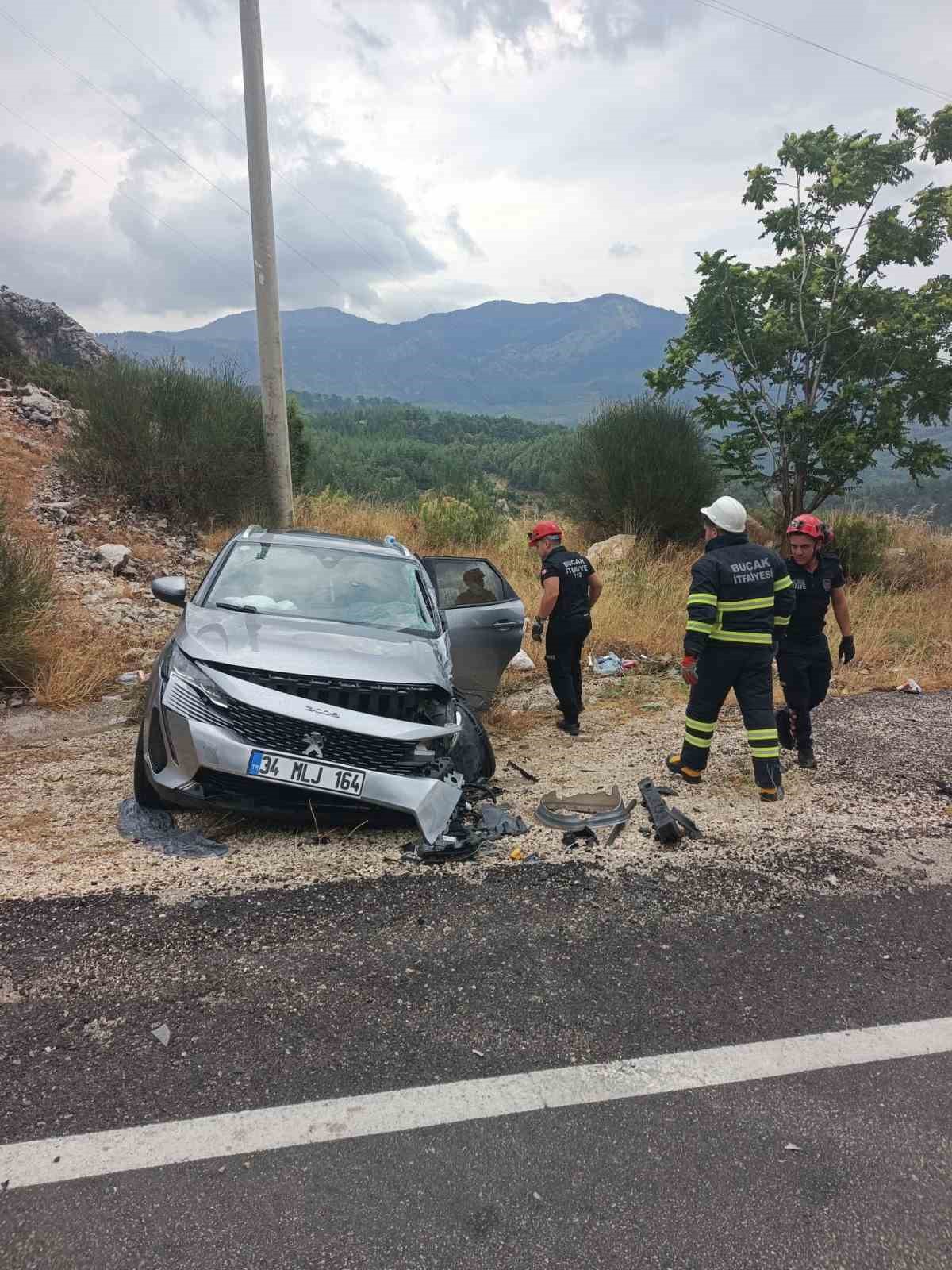isparta antalya kara yolunda otomobil ile pikap carpisti 4 yarali 2 kncApf6S