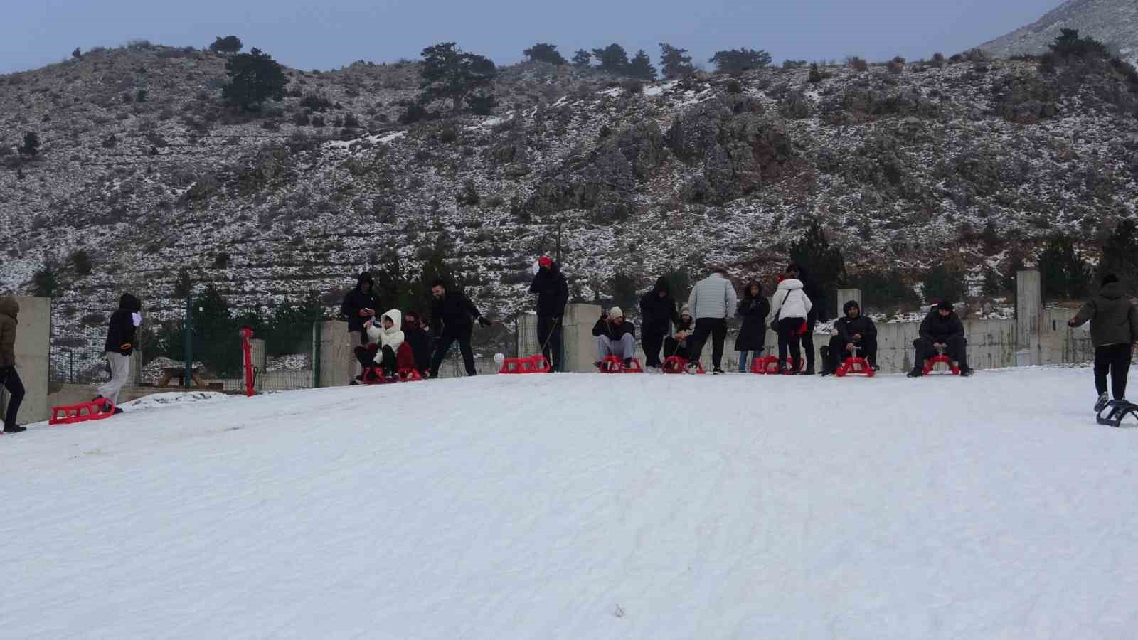isparta davrazda suni karla kayak keyfi devam ediyor 2