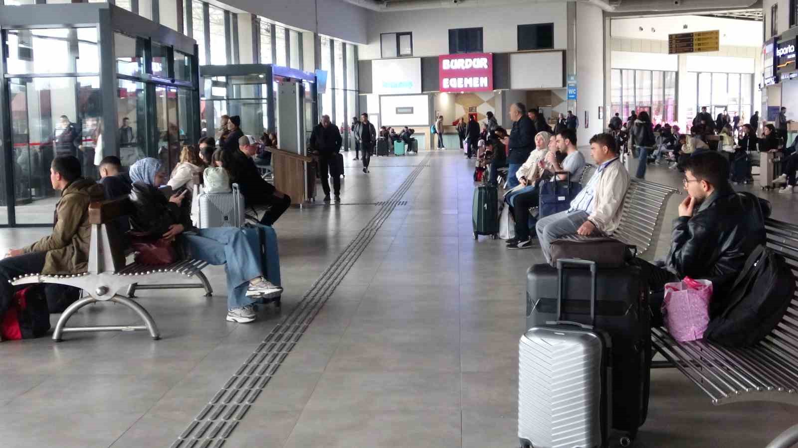 isparta otogarinda biletler kisa surede tukendi 1 6Ip676Ke