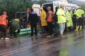 Trafikte polise sopayla saldıran şahıs tutuklandı 2 thumbnail
