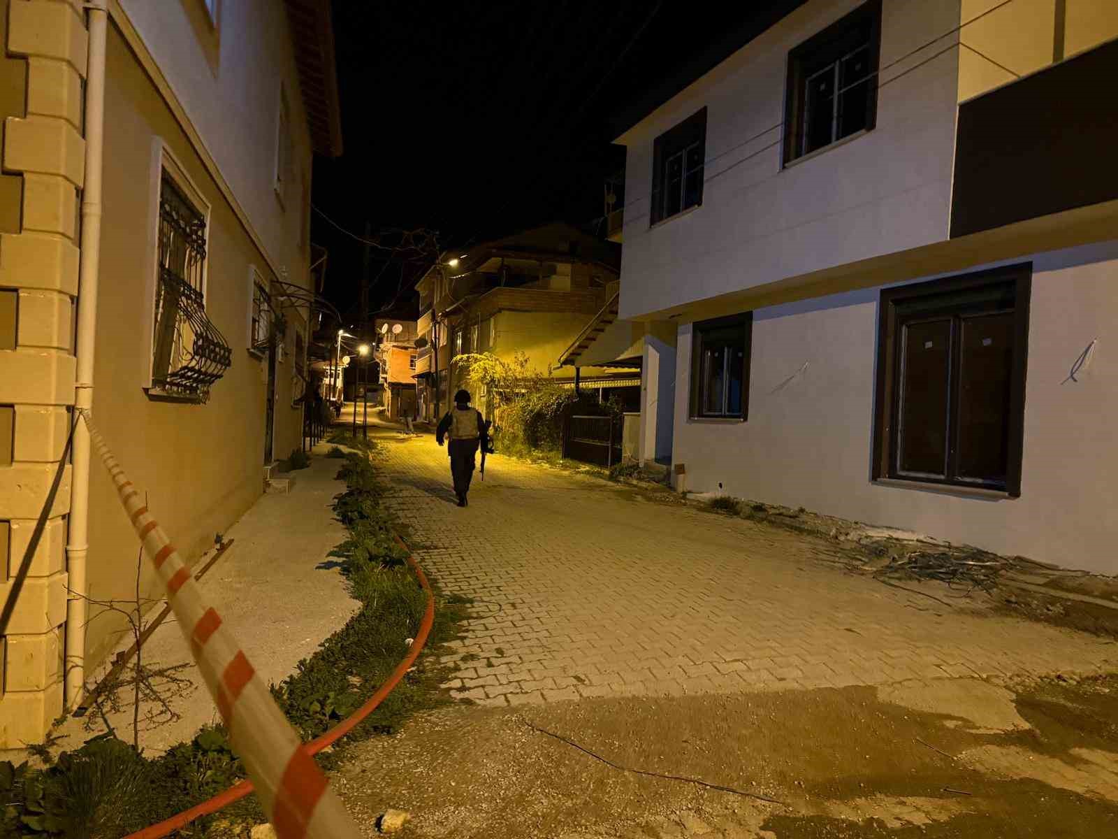 Isparta’da 3 evi kundaklayıp başka bir eve giren yaşlı adam 10 saatte ikna edildi 13 ispartada 3 evi kundaklayip baska bir eve giren yasli adam 10 saatte ikna edildi P6Pl8S2u