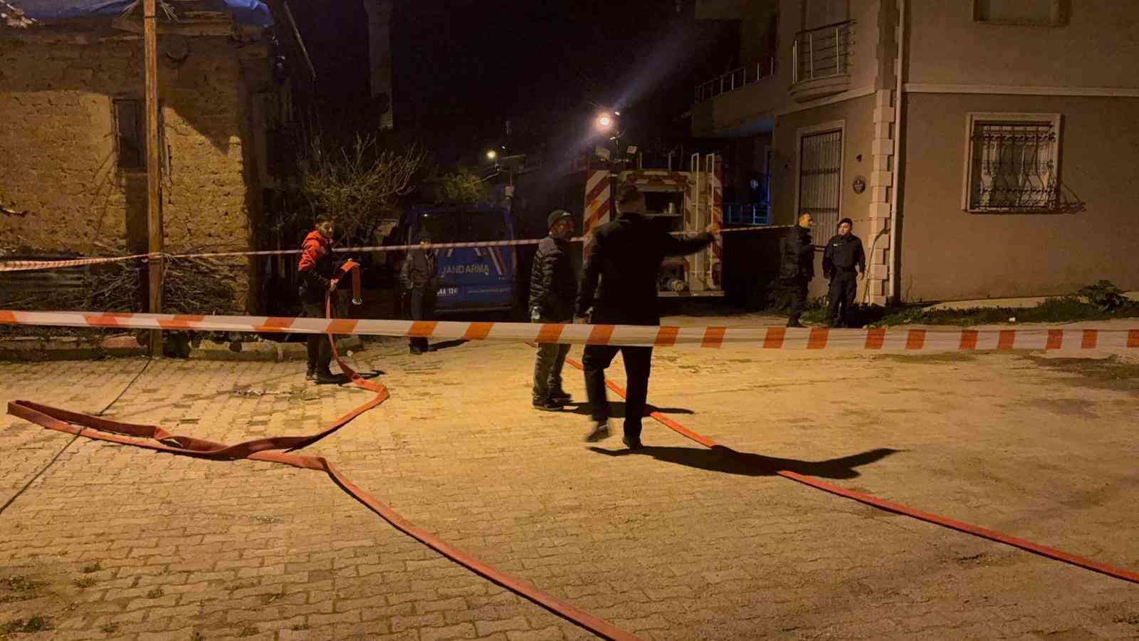 Isparta’da 3 evi kundaklayıp başka bir eve giren yaşlı adam 10 saatte ikna edildi 11 ispartada 3 evi kundaklayip baska bir eve giren yasli adam 10 saatte ikna edildi XliZmiur