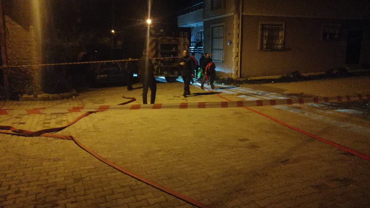 Isparta’da 3 evi kundaklayıp başka bir eve giren yaşlı adam 10 saatte ikna edildi 8 ispartada 3 evi kundaklayip baska bir eve giren yasli adam 10 saatte ikna edildi YHWYWINk