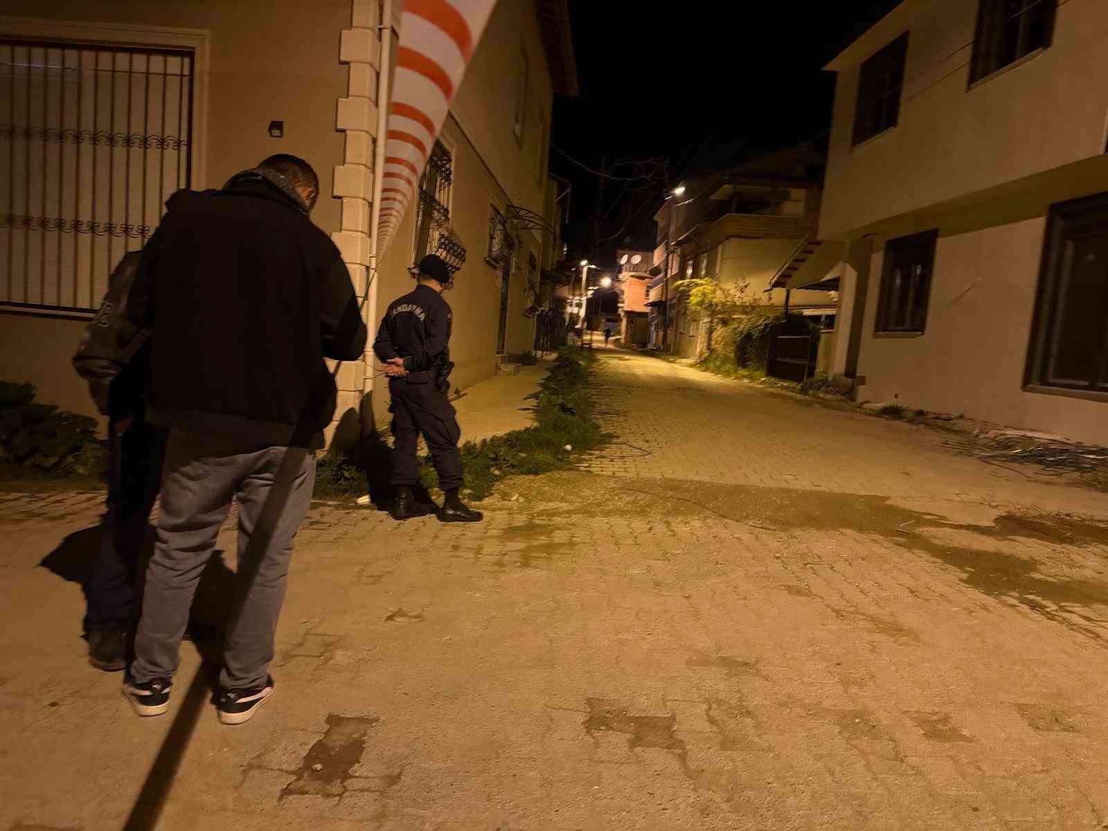 Isparta’da 3 evi kundaklayıp başka bir eve giren yaşlı adam 10 saatte ikna edildi 14 ispartada 3 evi kundaklayip baska bir eve giren yasli adam 10 saatte ikna edildi