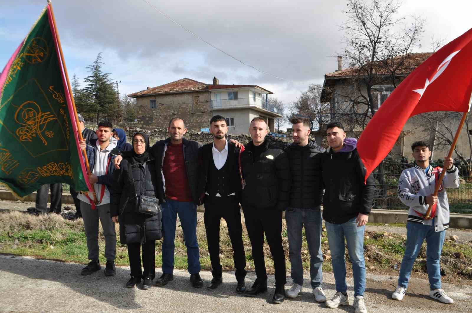 ispartada asirlik sancak kaldirma ve asker ugurlama gelenegi 6 ysE1Mwec
