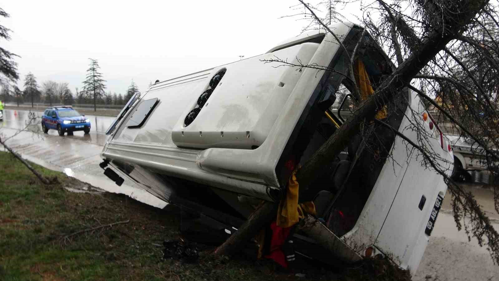 ispartada askeri nakil minibusu devrildi 11 yarali 1 gl3ZtIze