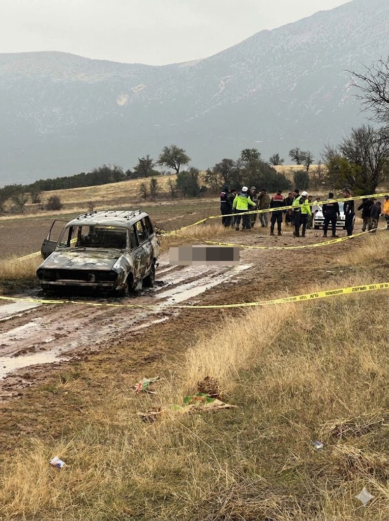 ispartada daglik alanda yanmis aracin kenarinda bassiz erkek cesedi bulundu 0 KFR2G1r8