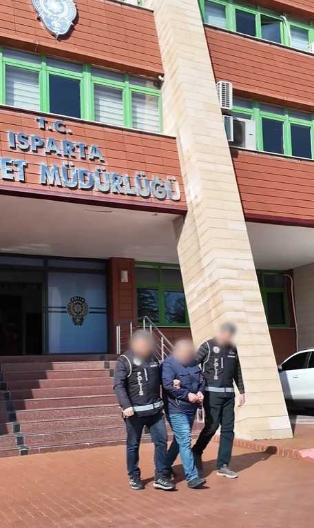 Isparta’da dolandırıcılık hükümlüsü yakalandı 5 ispartada dolandiricilik hukumlusu yakalandi 1 cRej1VOJ