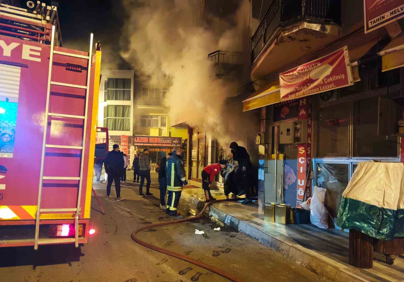 ispartada ic giyim magazasinda cikan yangin itfaiye ekiplerince sonduruldu 2 Q8YjQUvy