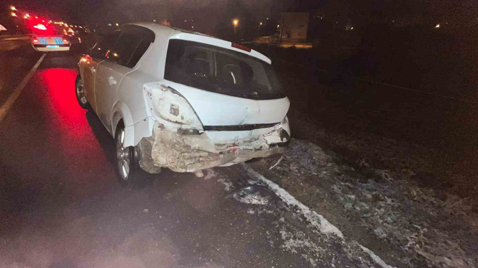 ispartada iki otomobil carpisti 3 yarali 1 12iJzhii