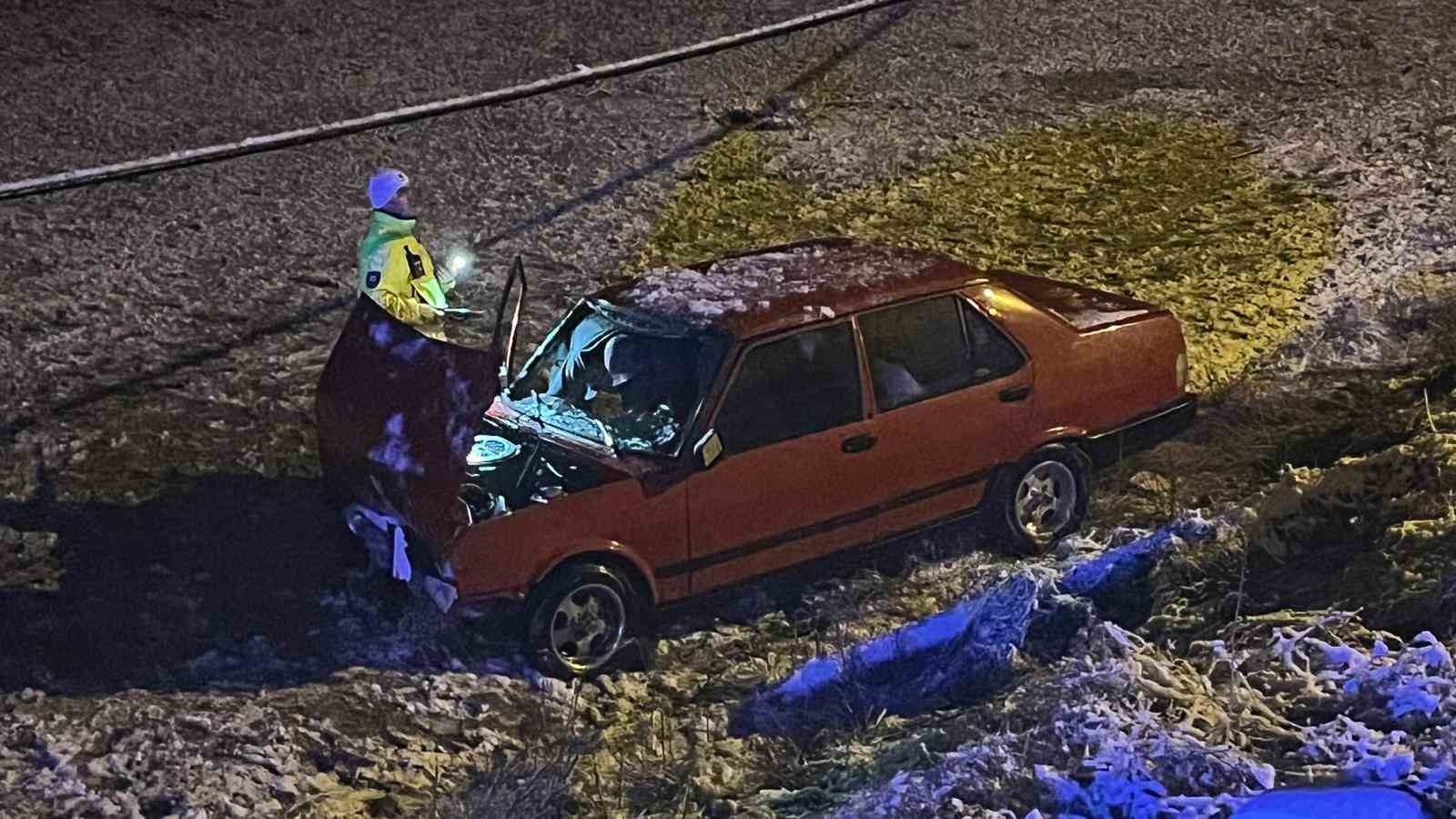 ispartada iki otomobil carpisti 3 yarali 3 9nTXJveC